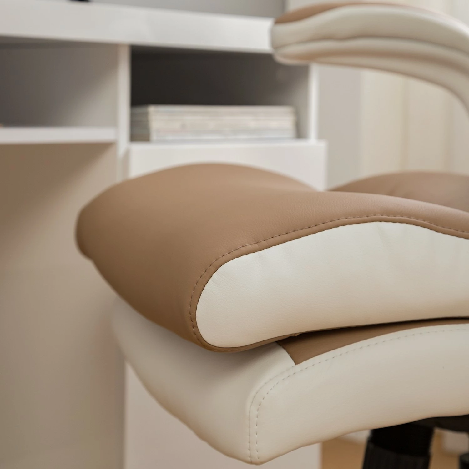 Home24office Chefsessel Loipo II - Kunstleder - Macchiato / Weiß 19 Home24office Chefsessel Loipo II - Kunstleder - Macchiato / Weiß – Bild 17