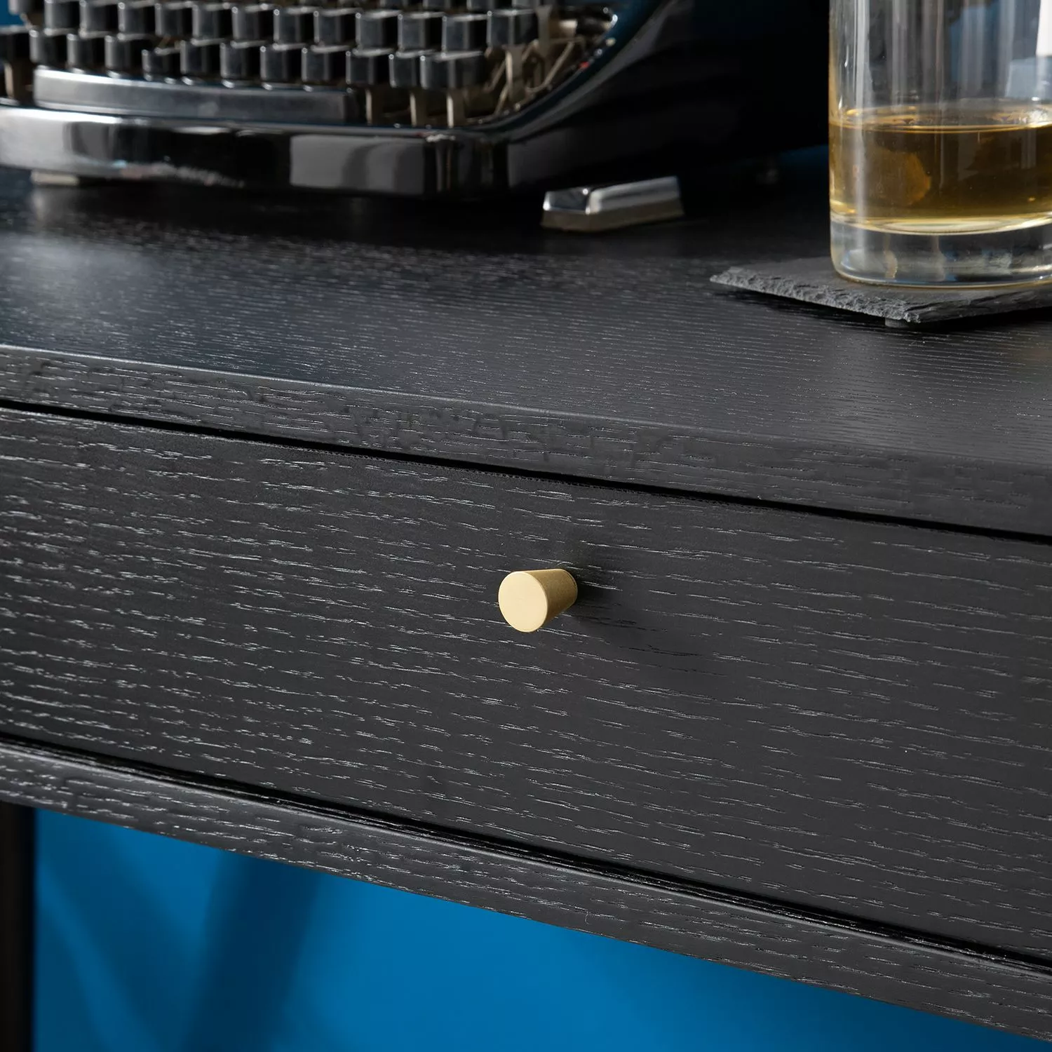 Studio Copenhagen Schreibtisch Moyo - Eiche teilmassiv / Metall - Matt Schwarz / Gold 13 Studio Copenhagen Schreibtisch Moyo - Eiche teilmassiv / Metall - Matt Schwarz / Gold – Bild 11