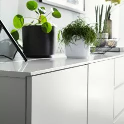 Fredriks Sideboard Zaddy I - Weiß / Schwarz 46 Fredriks Sideboard Zaddy I - Weiß / Schwarz -Büromöbel Verkäufe 1000134689 210426 15153300011 DETAILS P000000001000134689