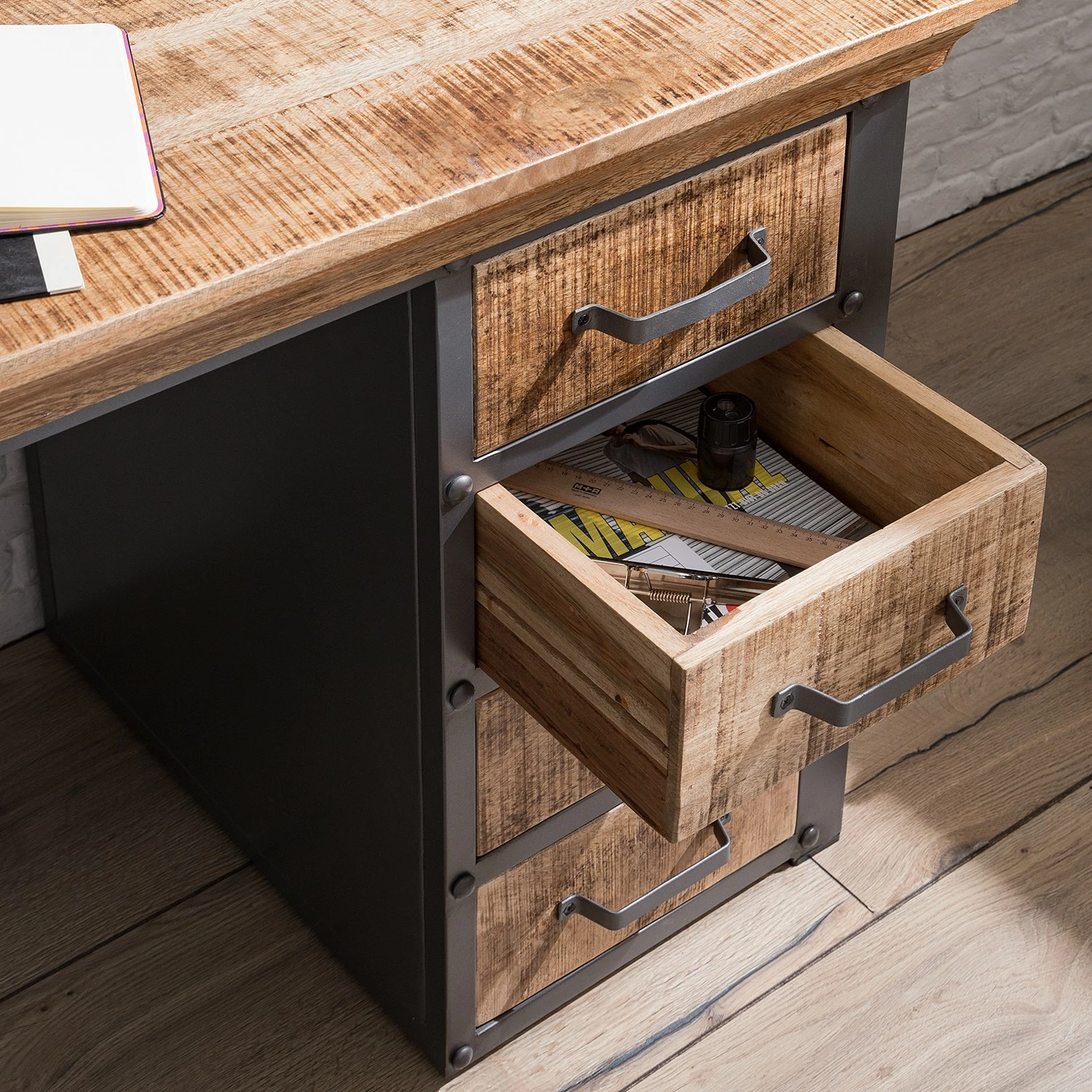 Ars manufacti Schreibtisch Hunter II - Mango massiv / Metall - Mango / Silber 14 Ars manufacti Schreibtisch Hunter II - Mango massiv / Metall - Mango / Silber – Bild 12