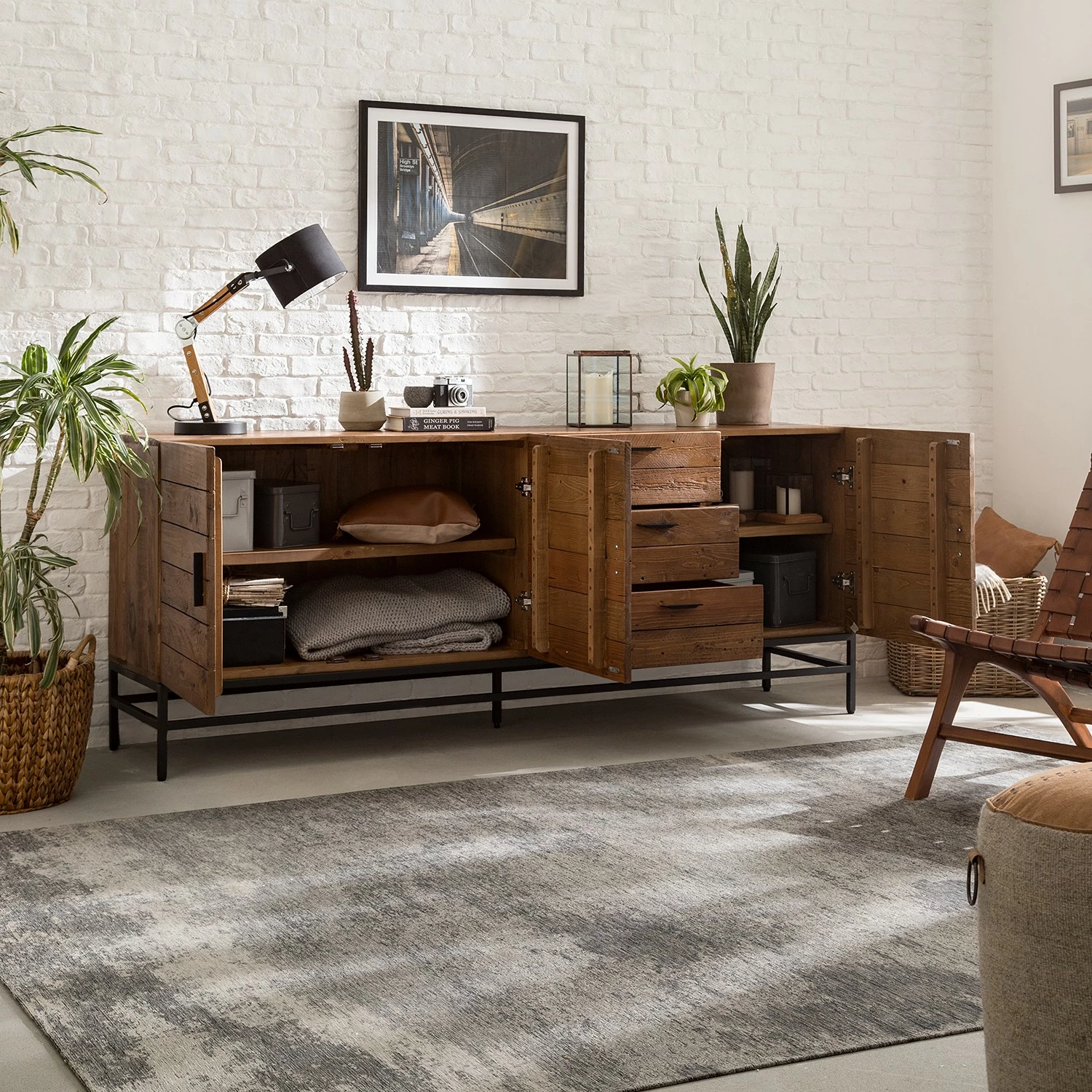 Ars manufacti Sideboard Grasby II - Altholz Pinie / Metall - Pinie Dunkel / Schwarz 5 Ars manufacti Sideboard Grasby II - Altholz Pinie / Metall - Pinie Dunkel / Schwarz – Bild 3