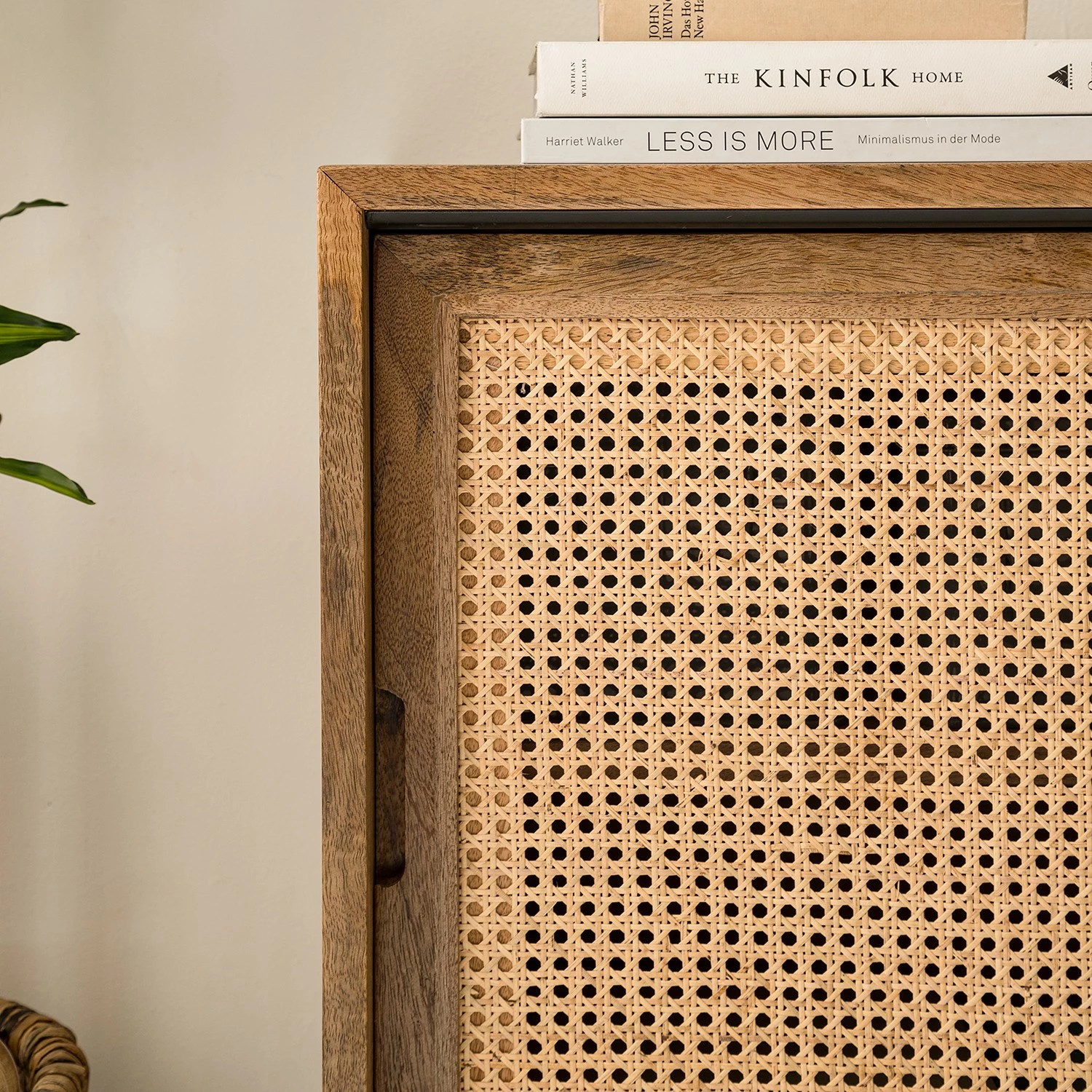 Ars manufacti Kommode Vina II - Mango massiv / Wiener Geflecht - Mango / Schwarz 15 Ars manufacti Kommode Vina II - Mango massiv / Wiener Geflecht - Mango / Schwarz – Bild 13