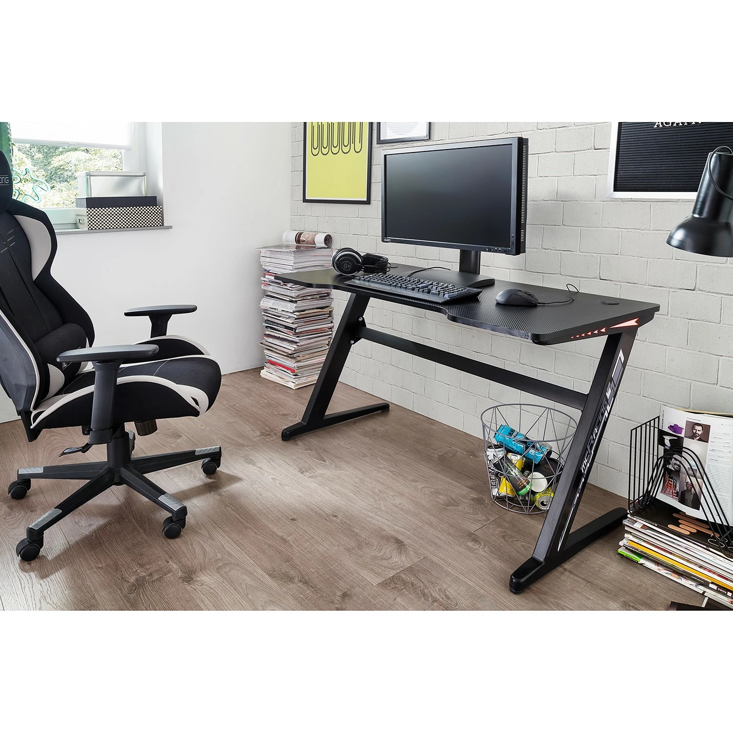 Furnitive Gaming Tisch mcRacing Basic 5 - (mit LED Beleuchtung) - Stahl - Carbon Dekor / Schwarz 6 Furnitive Gaming Tisch mcRacing Basic 5 - (mit LED Beleuchtung) - Stahl - Carbon Dekor / Schwarz – Bild 4