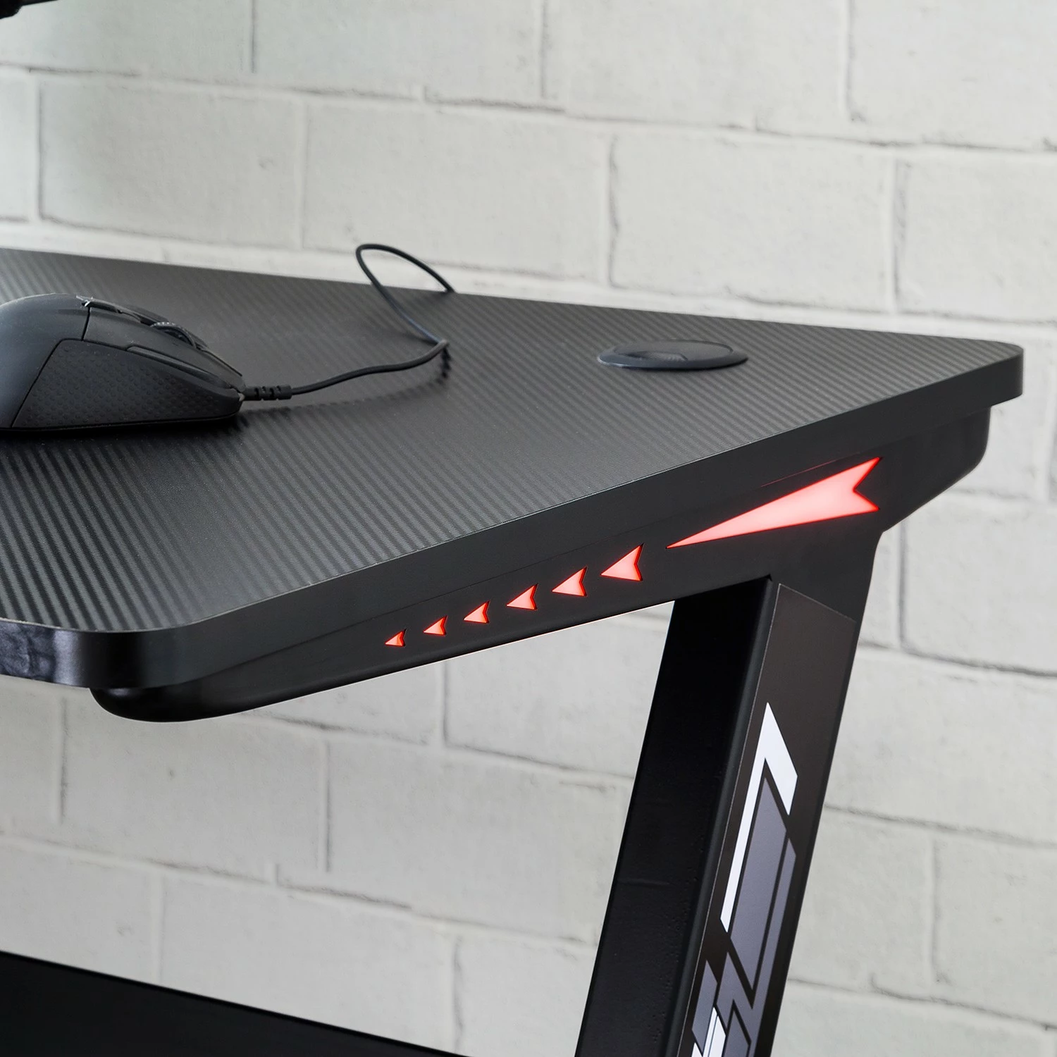 Furnitive Gaming Tisch mcRacing Basic 5 - (mit LED Beleuchtung) - Stahl - Carbon Dekor / Schwarz 14 Furnitive Gaming Tisch mcRacing Basic 5 - (mit LED Beleuchtung) - Stahl - Carbon Dekor / Schwarz – Bild 12