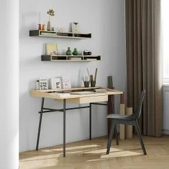 Temahome Schreibtisch Ply II - Eiche teilmassiv / Metall - Eiche Hell / Schwarz 20 Temahome Schreibtisch Ply II - Eiche teilmassiv / Metall - Eiche Hell / Schwarz -Büromöbel Verkäufe 1000214019 200527 06044000035 MOOD DETAILS P000000001000214019 mood