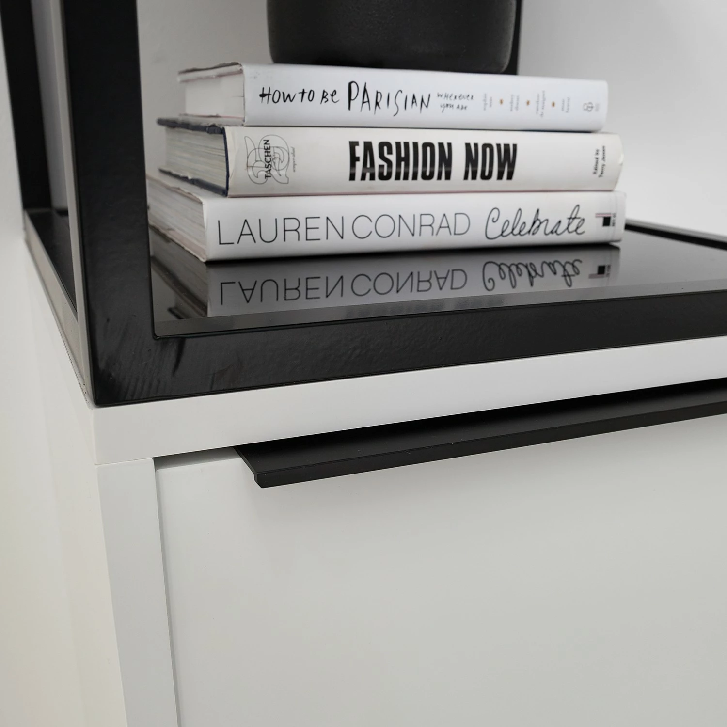 Fredriks Regal White Hall - Matt Weiß / Schwarz 14 Fredriks Regal White Hall - Matt Weiß / Schwarz – Bild 12