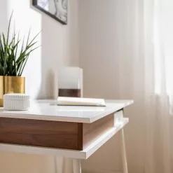 Fredriks Schreibtisch Paide - (Höhenverstellbar) - Hochglanz Weiß / Walnuss Dekor 28 Fredriks Schreibtisch Paide - (Höhenverstellbar) - Hochglanz Weiß / Walnuss Dekor -Büromöbel Verkäufe 1000256389 220601 024 MOOD DETAILS P000000001000256389 mood