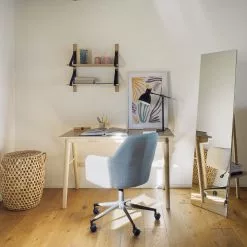 Mørteens Schreibtisch Chassy - Esche Furnier / Gummibaum massiv - Kernesche 10 Mørteens Schreibtisch Chassy - Esche Furnier / Gummibaum massiv - Kernesche -Büromöbel Verkäufe 1000274887 210623 13373500011 MOOD DETAILS P000000001000274887 mood