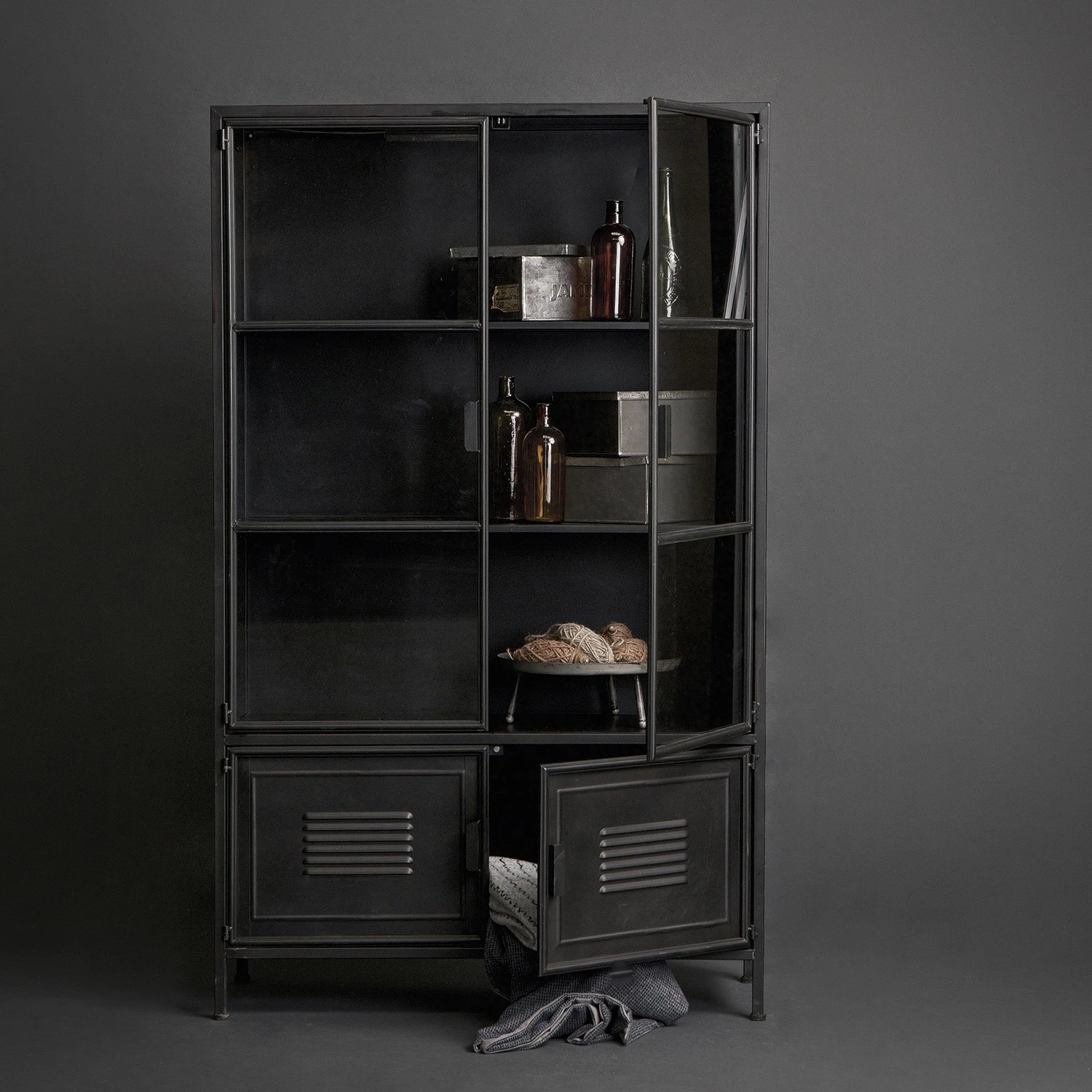 Red Living Vitrinenschrank Ravno - Metall - Vintage Schwarz 3 Red Living Vitrinenschrank Ravno - Metall - Vintage Schwarz – Bild 3