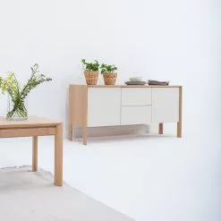 Studio Copenhagen Sideboard Maayka I - Eiche teilmassiv - Mushroom Creme / Eiche Hell -Büromöbel Verkäufe 1000277378 211012 153646000022 MOOD DETAILS P000000001000277378 mood