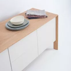 Studio Copenhagen Sideboard Maayka I - Eiche teilmassiv - Mushroom Creme / Eiche Hell -Büromöbel Verkäufe 1000277378 211012 153647000077 DETAILS P000000001000277378