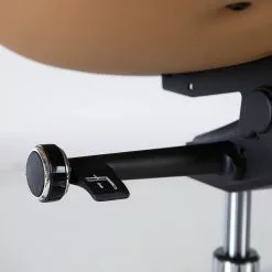 Fredriks Bürostuhl Zore - Kunstleder / Metall - Cognac / Aluminium 32 Fredriks Bürostuhl Zore - Kunstleder / Metall - Cognac / Aluminium -Büromöbel Verkäufe 1000310651 220826 040 DETAILS P000000001000310651