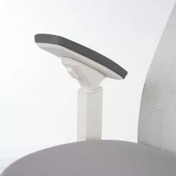 Fredriks Bürostuhl Ross - Hellgrau / Weiß 39 Fredriks Bürostuhl Ross - Hellgrau / Weiß -Büromöbel Verkäufe 1000310652 220825 036 DETAILS P000000001000310652