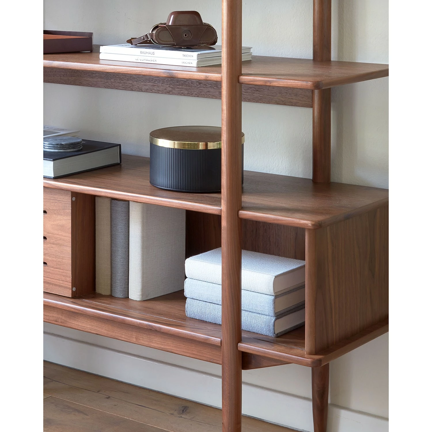 Naturoo Regal Chipata - Walnuss teilmassiv 7 Naturoo Regal Chipata - Walnuss teilmassiv – Bild 5