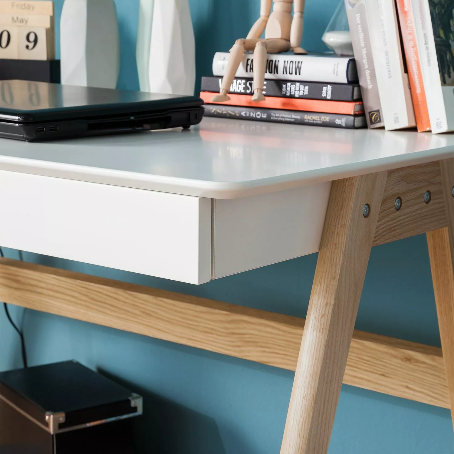 Mørteens Schreibtisch Branno - Eiche teilmassiv - Weiß / Eiche 8 Mørteens Schreibtisch Branno - Eiche teilmassiv - Weiß / Eiche – Bild 6