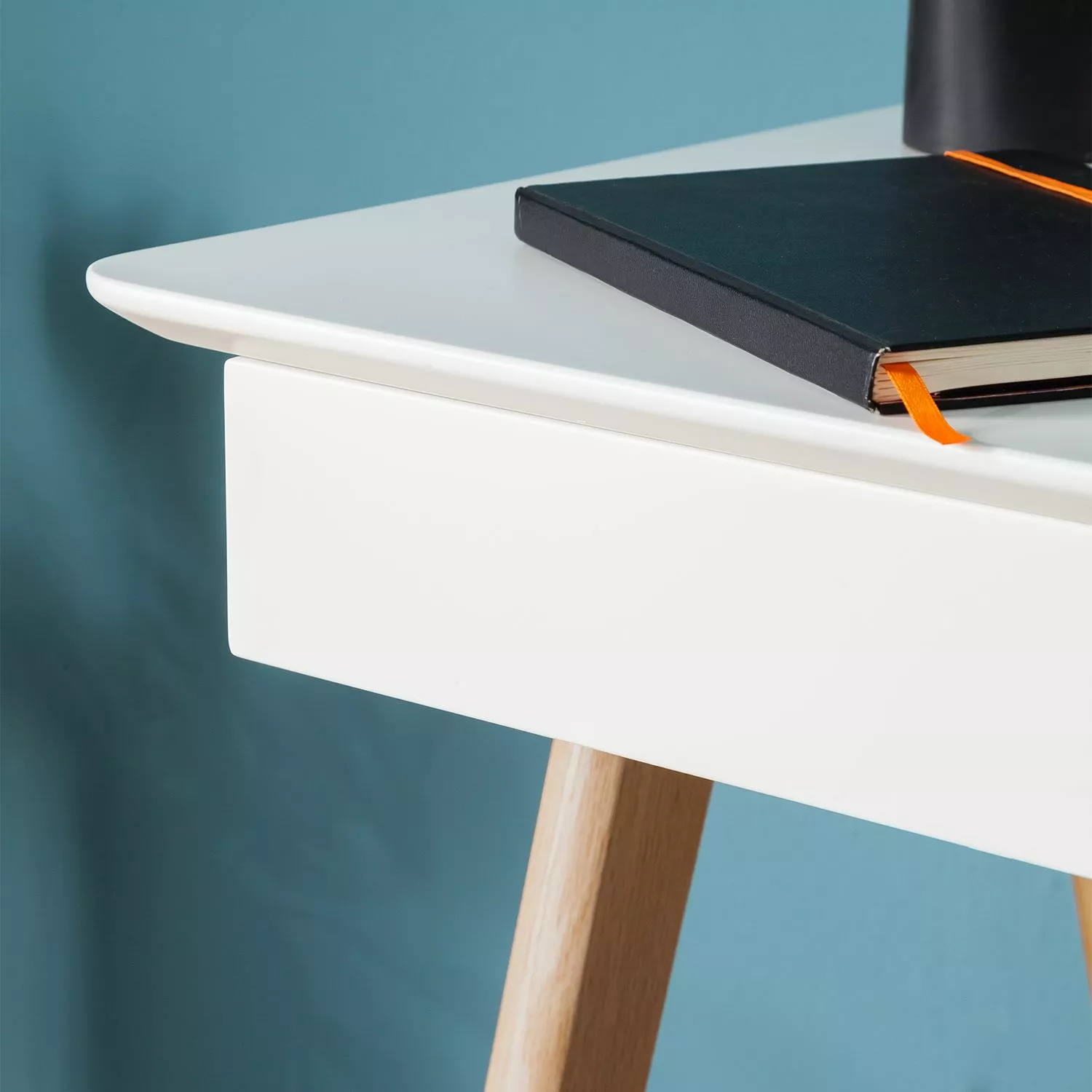 Mørteens Schreibtisch Branno - Eiche teilmassiv - Weiß / Eiche 10 Mørteens Schreibtisch Branno - Eiche teilmassiv - Weiß / Eiche – Bild 8